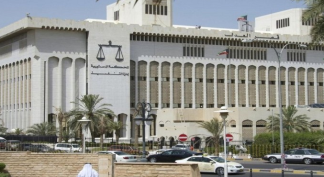 من أجل “تكويت القضاء” وتقليص عدد المصريين والتونسيين.. تنصيب 8 قاضيات كويتيات للمرة الأولى في تاريخ البلاد