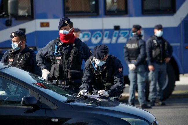 ملتزمون بالتباعد الاجتماعي، ولكن لديهم وسائل لتوصيل المخدرات لزبائنهم، قصص صادمة عن نشاط العصابات الإجرامية أثناء الجائحة