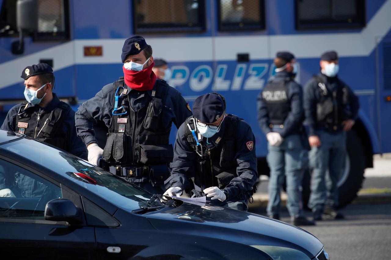 ملتزمون بالتباعد الاجتماعي، ولكن لديهم وسائل لتوصيل المخدرات لزبائنهم، قصص صادمة عن نشاط العصابات الإجرامية أثناء الجائحة