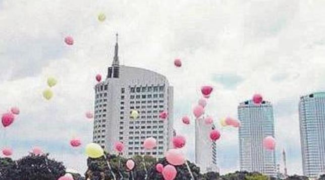 أقل تكلفة من الدفن في مقابر عادية.. اليابانيون ينثرون رماد أحبائهم في الفضاء بدلاً من دفنهم