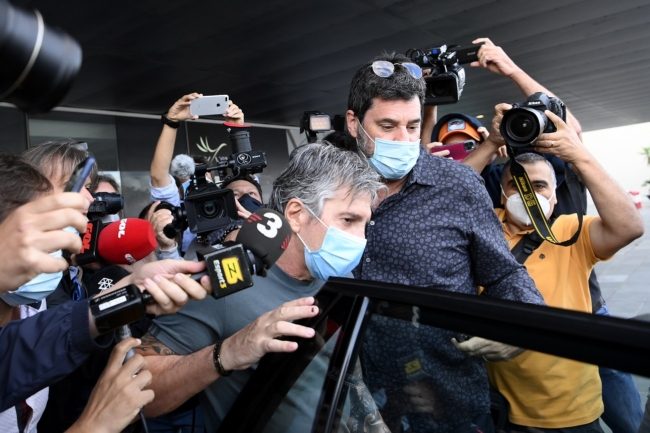 لم أغادر الأرجنتين منذ 3 أشهر.. والد ميسي يرد على أنباء مفاوضاته مع سان جيرمان