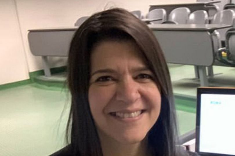 شاهدها طلابها وهي تلفظ أنفاسها الأخيرة! وفاة معلمة جراء إصابتها بكورونا خلال محاضرة عبر تطبيق زووم