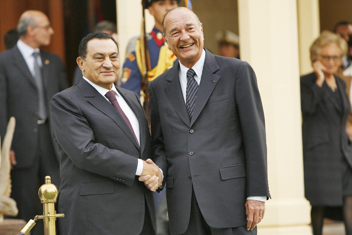 “مبارك طلب خسارة فريق مصر من أجل فرنسا!”.. مسؤول رياضي دولي يفجر مفاجأة بتصريحاته ويضطر للتعليق