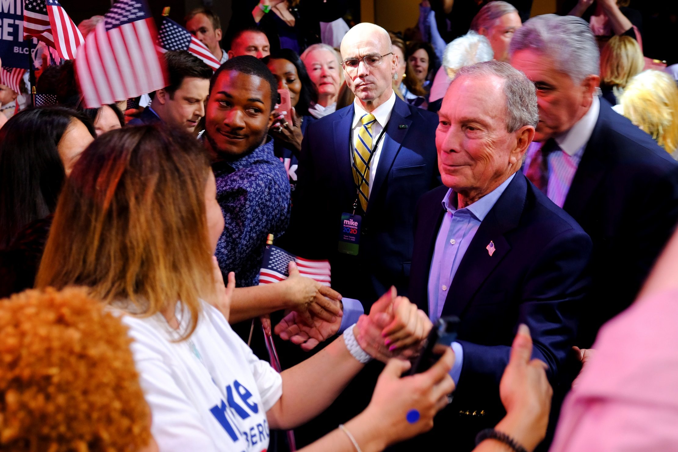 من أجل هزيمة ترامب.. الملياردير بلومبيرغ ينوي ضخ 100 مليون دولار لمساعدة بايدن بإحدى الولايات المهمة