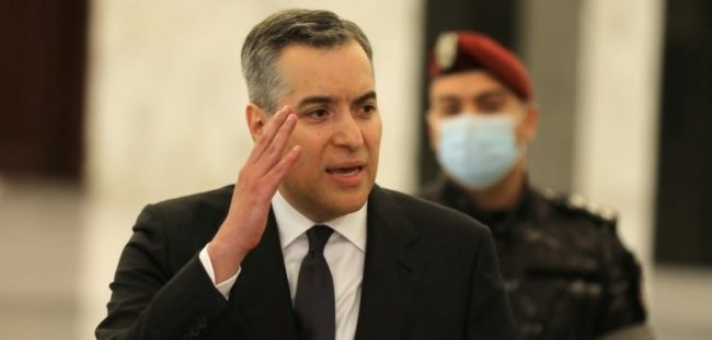 خلافات القوى اللبنانية على الحقائب الوزارية تهدد بتعطيل حكومة أديب.. وفرنسا تلوّح بالعقوبات الأمريكية