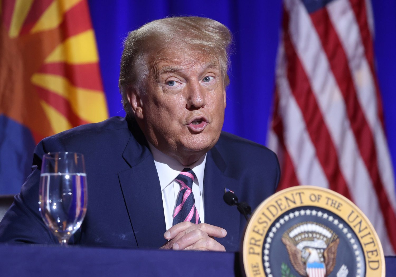 تحذير شديد اللهجة من ترامب لإيران بعد تقارير عن نيتها اغتيال سفيرة أمريكية: ردّنا أقوى ألف مرة