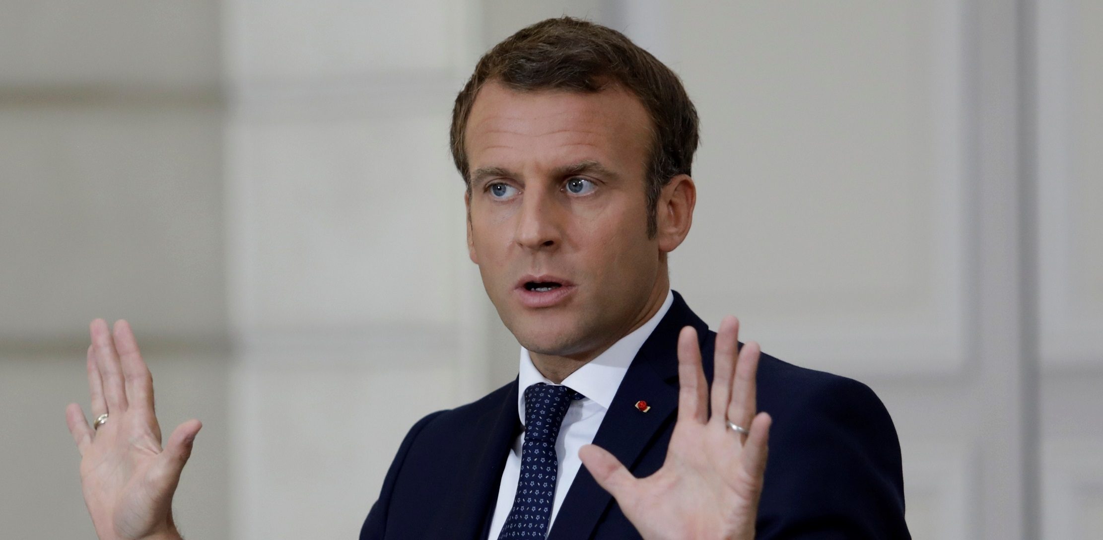 “أشعر بالعار تجاه مسؤوليكم”.. ماكرون يمهل اللبنانيين 6 أسابيع لتشكيل الحكومة ويهاجم حزب الله