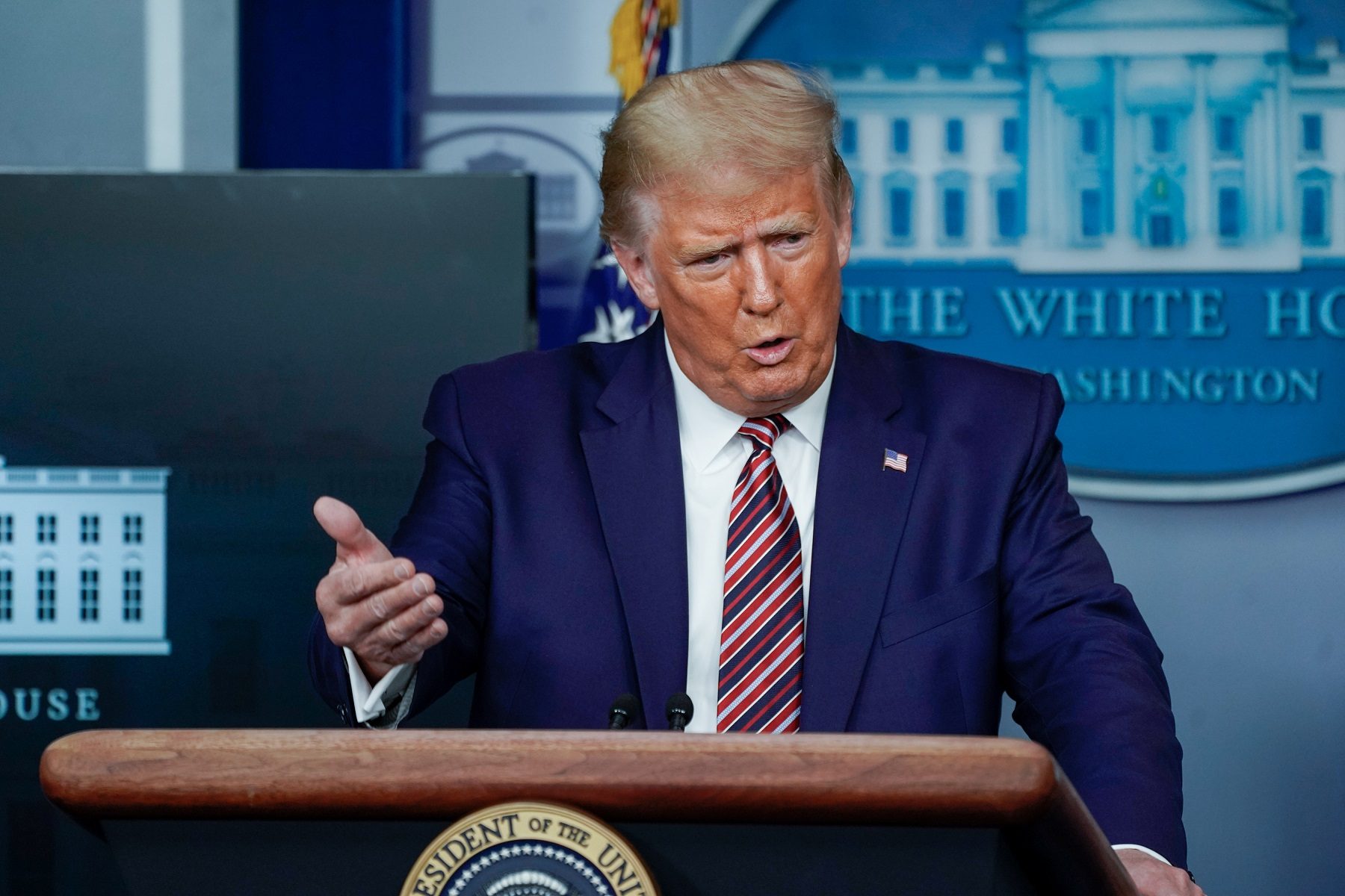 كسب مئات ملايين الدولارات دفع منها 750 دولاراً فقط! ترامب تهرب من الضرائب 10 سنوات بحيلة اخترعها