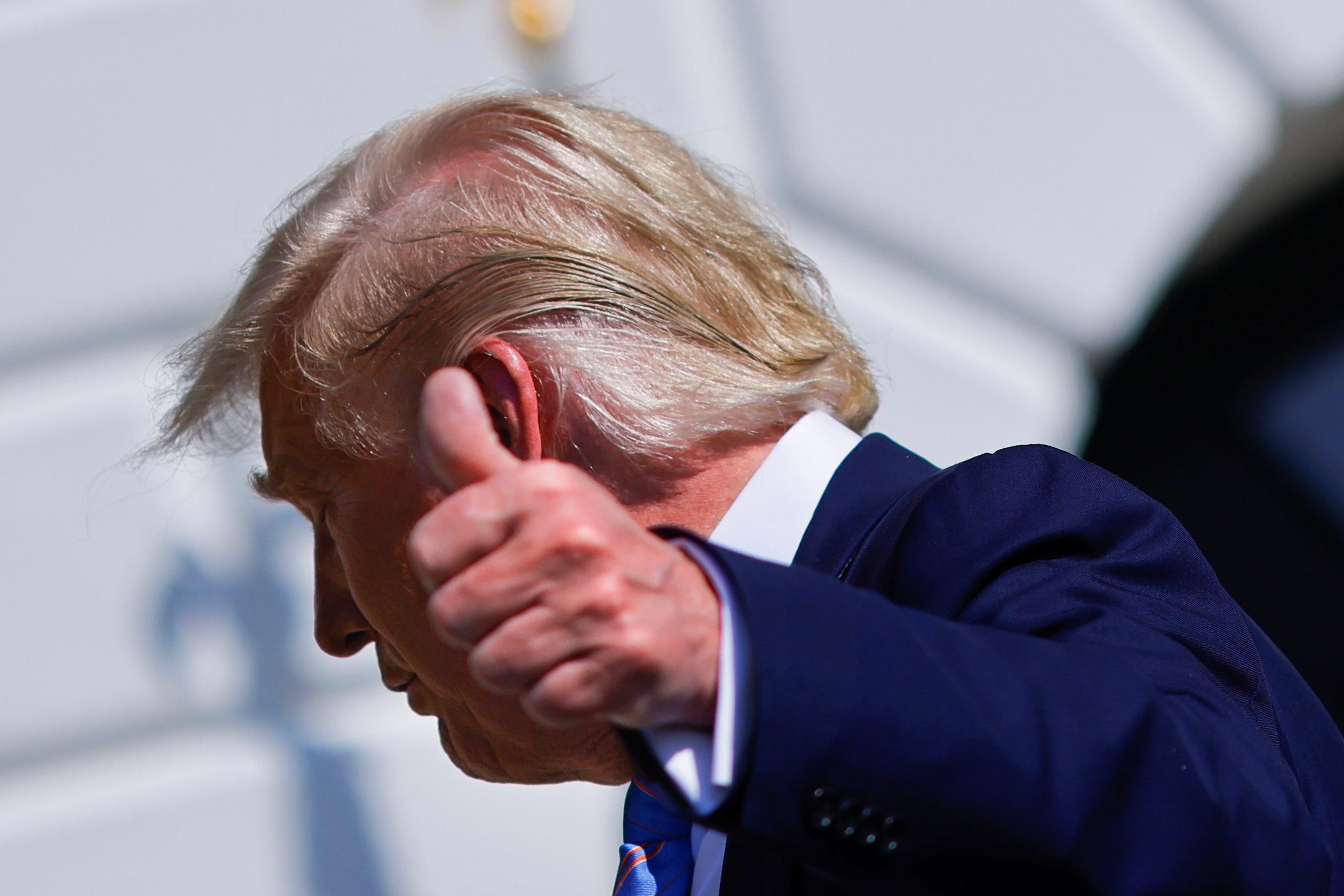 ترامب يردُّ على اتهامه بدفع 750 دولاراً فقط ضرائب، وعلى محامٍ سابق له قال إن الرئيس يستحق 360 عاماً سجناً