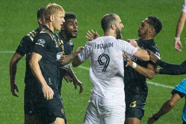 مشاجرة هيغواين (رويترز)