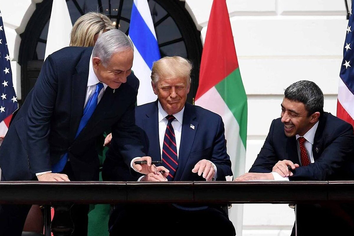 “وثيقتان من صفحةٍ واحدة واحتفاء مبالغ فيه”.. بلومبيرغ: صفقة التطبيع الإماراتية البحرينية مع إسرائيل تجاهلت الكثير من التفاصيل