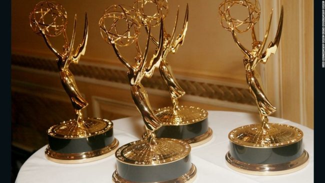 لا سجادة حمراء، وبدون فساتين سهرة فاخرة.. 3 مسلسلات تفوز بجوائز إيمي في حفل استثنائي فرضه كورونا