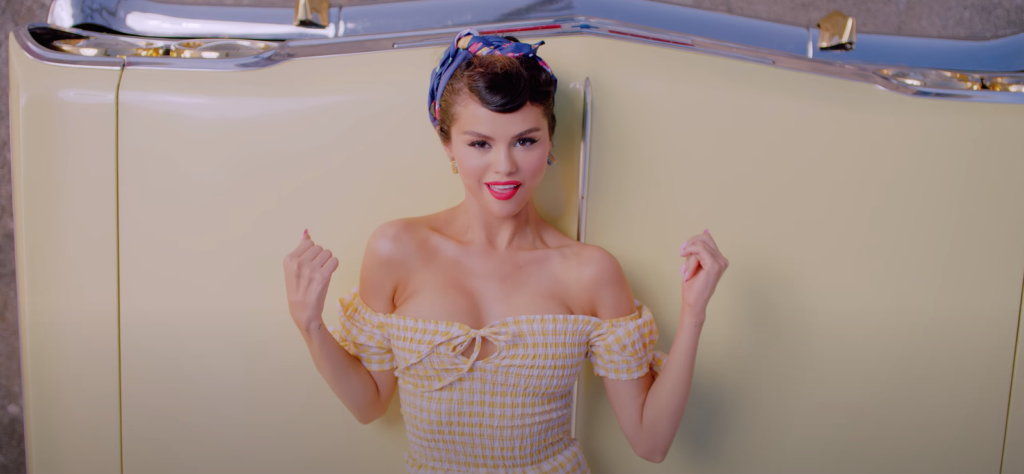 دعينا نقتبس أجمل إطلالات الشعر والمكياج من أغنية سيلينا غوميز وBlackpink