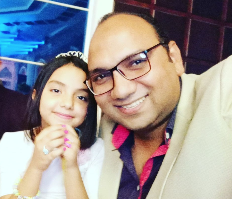 فقد عائلته واحداً تلو الآخر في غضون أيام ثم توفي.. كورونا يودي بحياة أسرة مصرية كاملة بسبب حفل زفاف