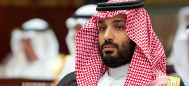 من “العدو الصهيوني” إلى “أولاد العم”.. كيف يهيئ محمد بن سلمان السعوديين للتطبيع؟
