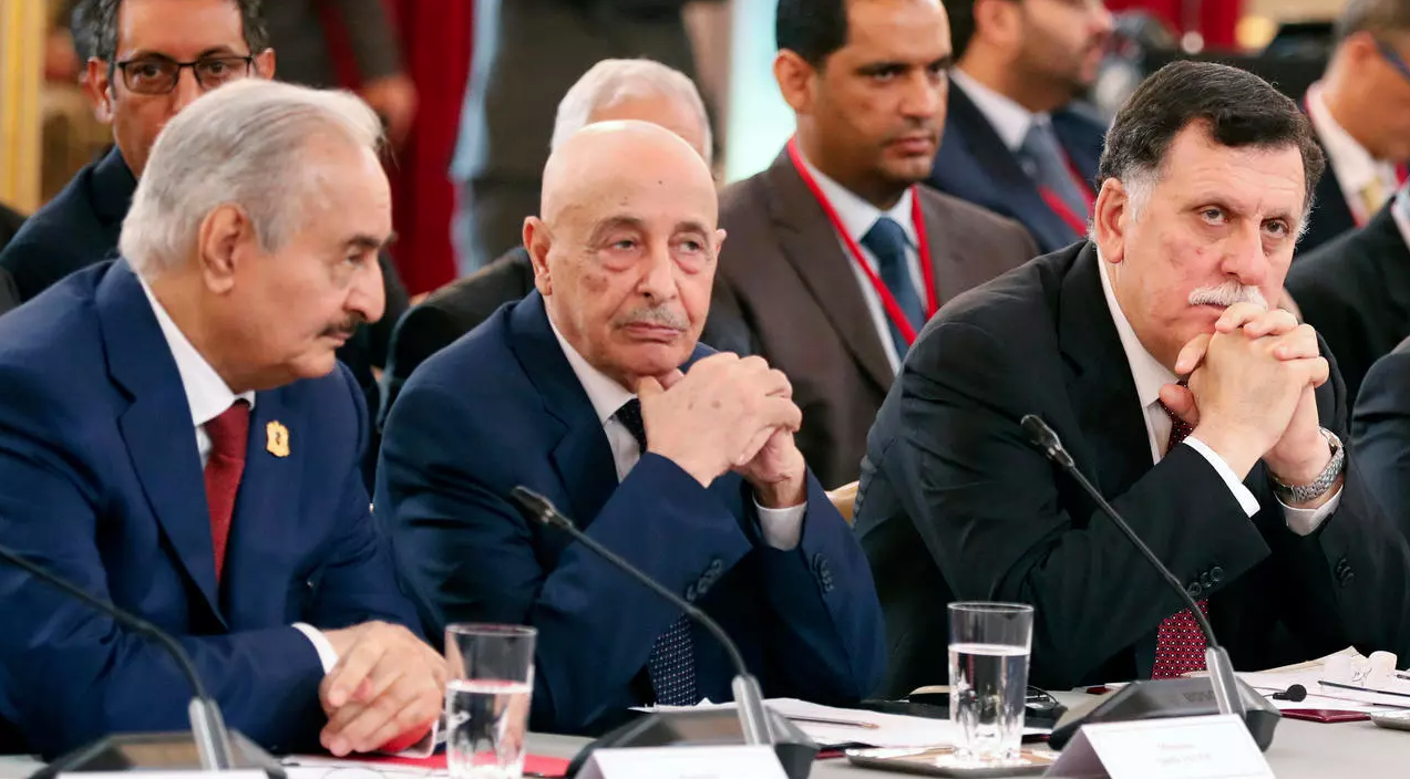 ما بين معيتيق وصالح والسراج وحفتر.. من يفوز في الفوضى الجارية الآن في ليبيا؟