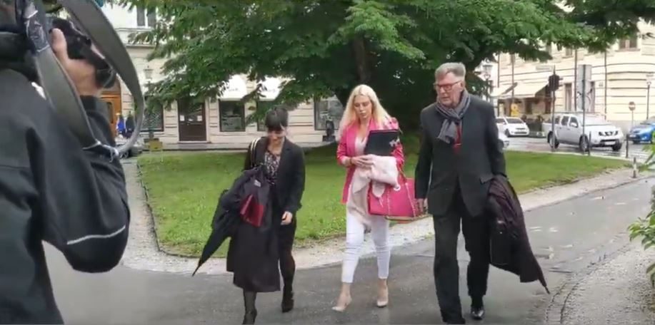 قطعت يدها لتحصل على 900 ألف دولار من شركات تأمين.. امرأة تفشل في خطتها التي أعدَّتها مع صديقها لمدة عام