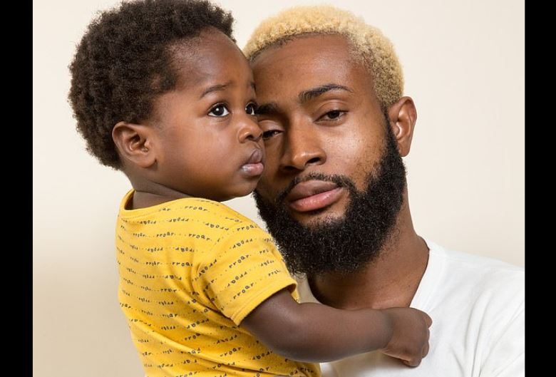 نجاة الطفل بمثابة مُعجزة.. قصة مؤلمة لرضيع ظل يبكي 4 أيام جوار جثة والدته داخل شقة مغلقة