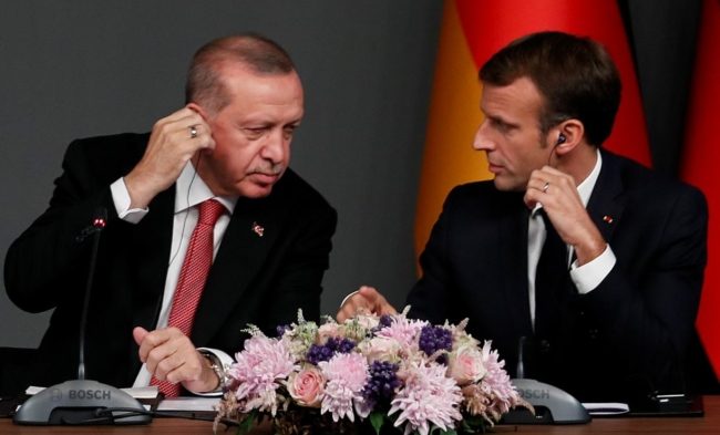 من الوعيد إلى التهدئة.. هل يعني اتصال الرئيس الفرنسي بأردوغان أن ماكرون اقتنع بأن التهديد لن يفيد؟