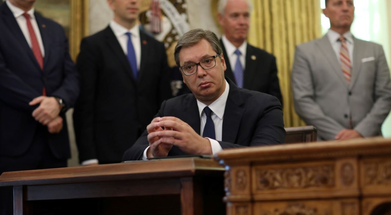 شبهت لقاءه مع ترامب بنجمة سينمائية في مشهد فاضح.. الرئيس الصربي يرد على المتحدثة باسم خارجية روسيا: مبتذلة