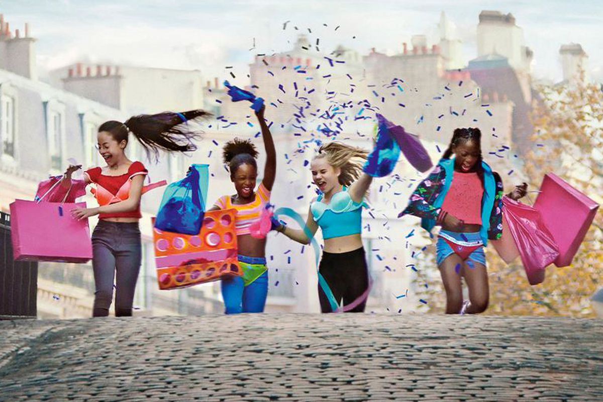 اتهامات بالترويج لـ”إباحية الأطفال” ودعوات لمقاطعة نتفلكس.. لماذا أثار فيلم Cuties الفرنسي كل هذا الغضب؟