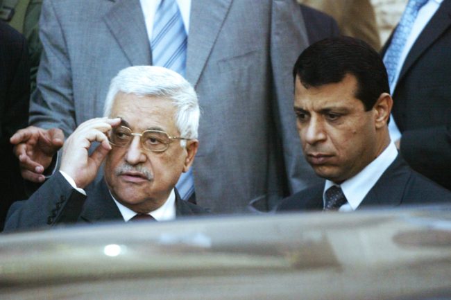 رئيس جديد على ظهر دبابة إسرائيلية أو الرضوخ لصفقة القرن.. هل تنجح أمريكا باستبدال عباس بدحلان؟