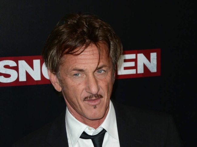 ممثل هوليوود شون بين كاد أن يقع في كمين اعتقال “إل تشابو”! كتاب يكشف كيف استغلته استخبارات أمريكا