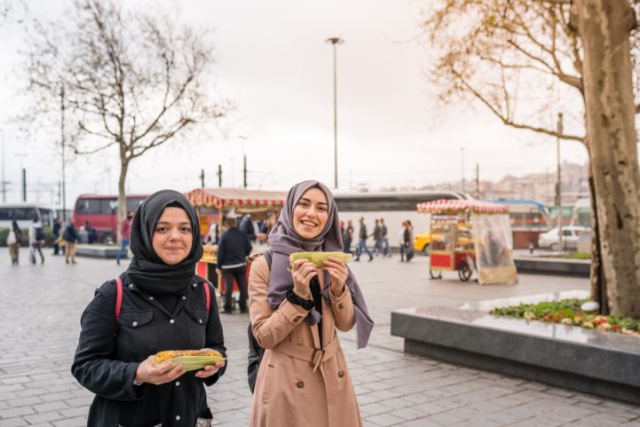 iStock/ المسلمون هم الأصغر سناً بين أتباع الديانات الأخرى