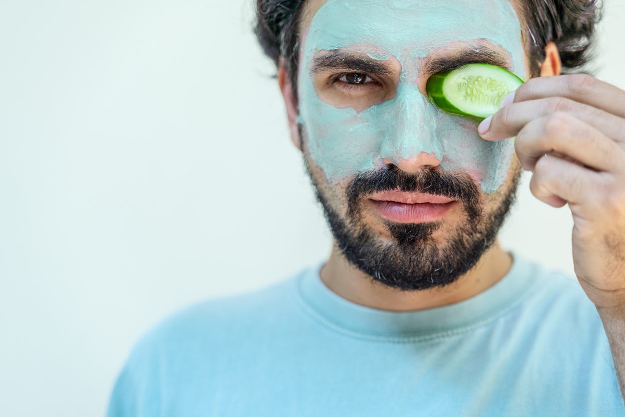 دلّل نفسك أنت أيضاً.. 7 نصائح موجهة للرجال للعناية ببشرتهم