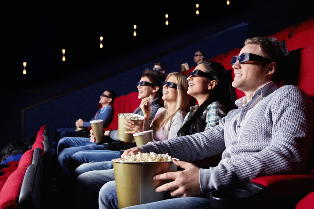 تفقّد مواعيد عرض الأفلام وتشغيل الإعلانات (IStock)