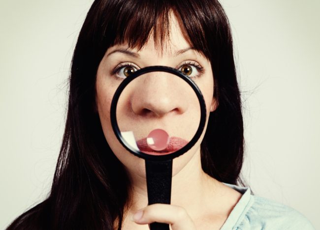 هل النقاط التي على أنفك رؤوس سوداء حقاً؟ أخصائية جلد توضح الفرق