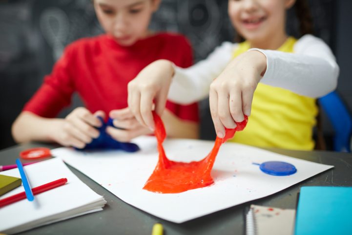 istock \ إزالة الصلصال من الشعر