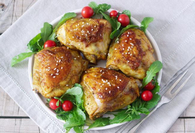 اخفقي، صُبي، ثم اخبزي.. إليك وصفة الدجاج بالسمسم البسيطة جداً