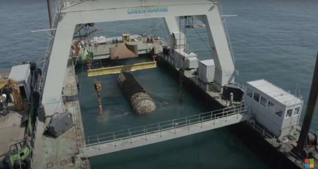 مايكروسوفت تعلن عن نجاح أولى تجاربها في “دفن الإنترنت”.. ما فائدة التجربة؟