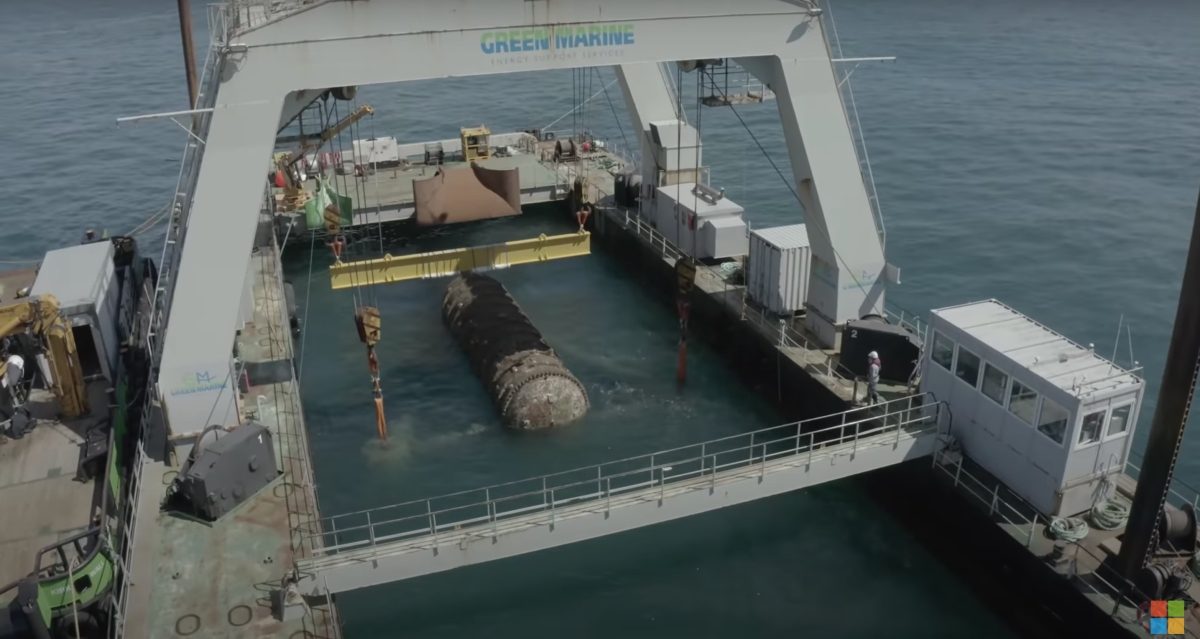 مايكروسوفت تعلن عن نجاح أولى تجاربها في “دفن الإنترنت”.. ما فائدة التجربة؟