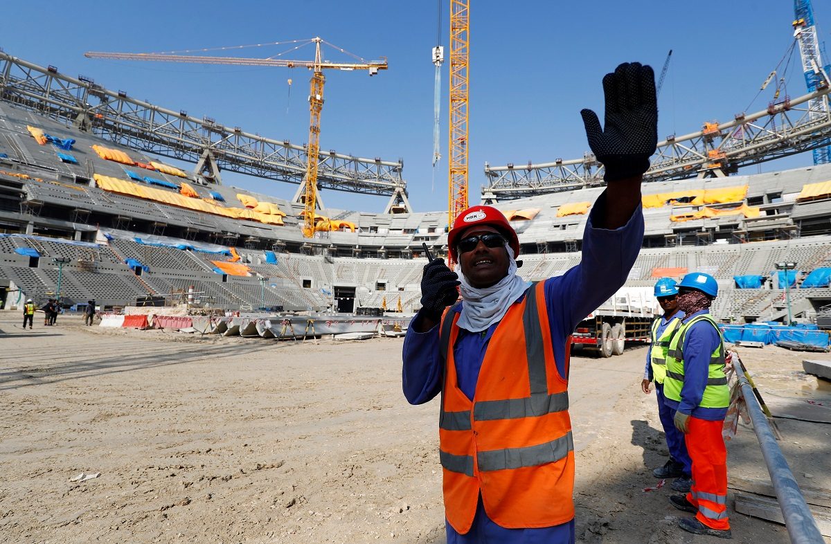 إغراءات للوافدين للبقاء في البلاد.. قطر تقر حزمة إصلاحات للعمالة الوافدة استعداداً لاستضافتها كأس العالم