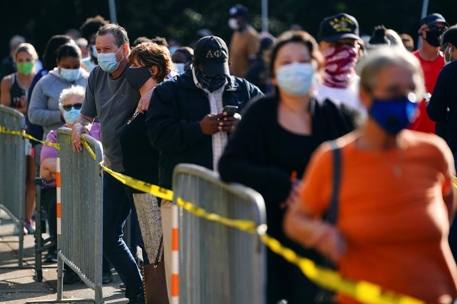 خصمه اللدود يستعد لنزول الحلبة في الوقت القاتل.. كيف نجح ترامب في توحيد الديمقراطيين؟