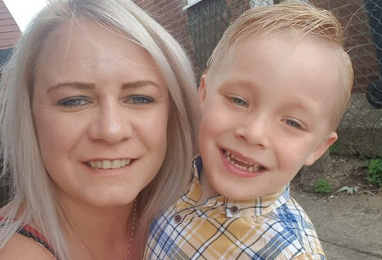 طفلها ذو الـ 5 أعوام أول من عثر على جثتها.. وفاة بريطانية تعاني من “رهاب الخروج” بسبب كورونا