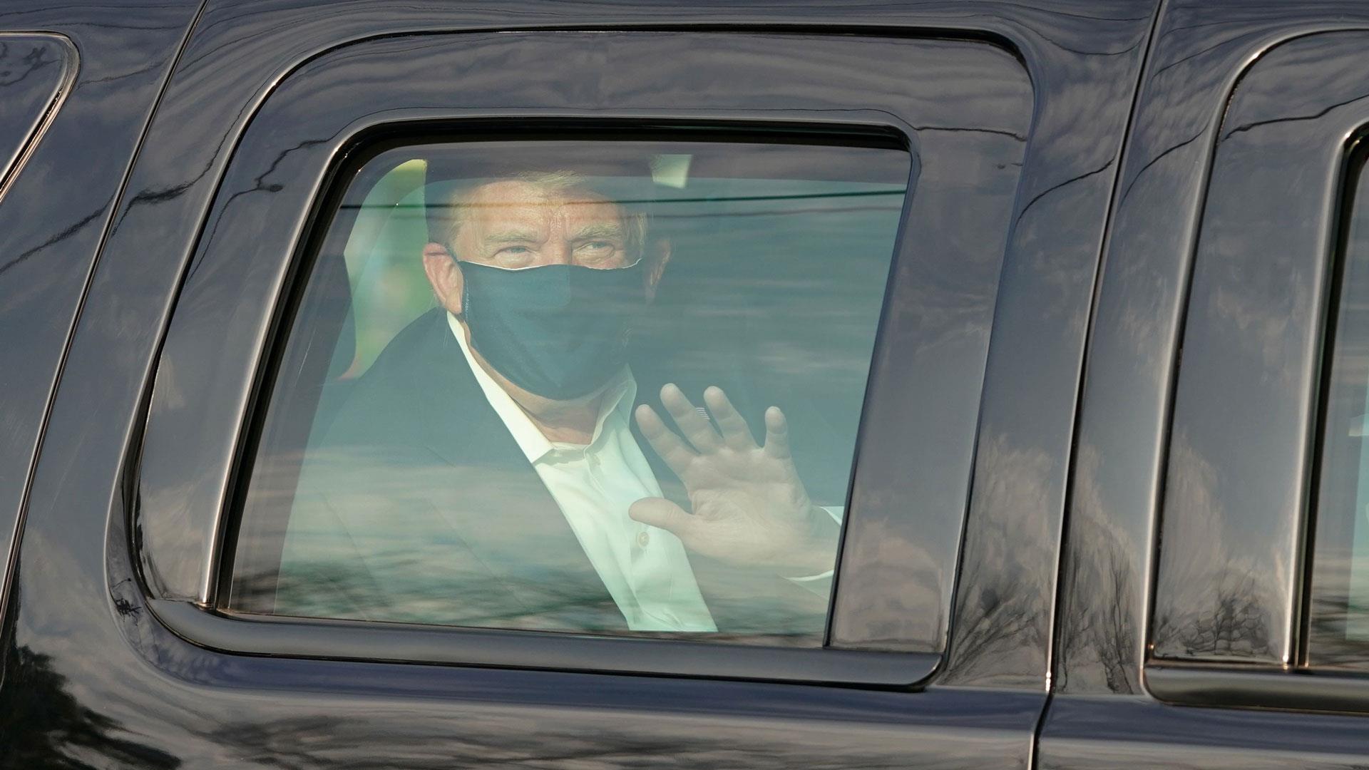 هل يطيح كورونا بترامب؟ طبيب وصف تصرُّفه بالجنون، وبايدن المستفيد الأبرز