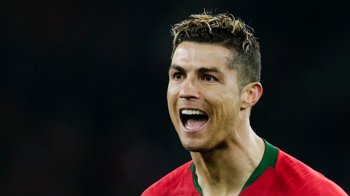 خبر قد يحزن عشاق “الدون”.. صحيفة: رونالدو يحدّد موعد اعتزاله الدولي مع منتخب البرتغال