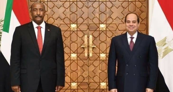 تمسّكا باتفاق قانوني مُلزم.. السيسي يلتقي البرهان في زيارة للقاهرة استغرقت بضع ساعات