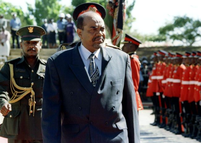 بدأت بسبب استقبال بن لادن وانتهت بدفع أموال ضخمة لترامب.. العقوبات المفروضة على السودان وأسبابها