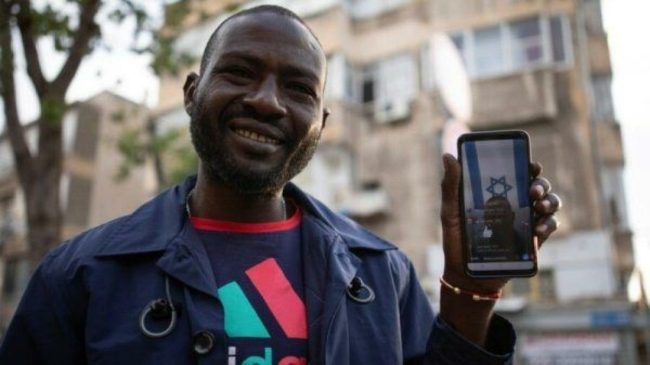 إسرائيل تحل أزمة المهاجرين الأفارقة لديها عبر تصديرهم للسودان بعد اتفاق التطبيع