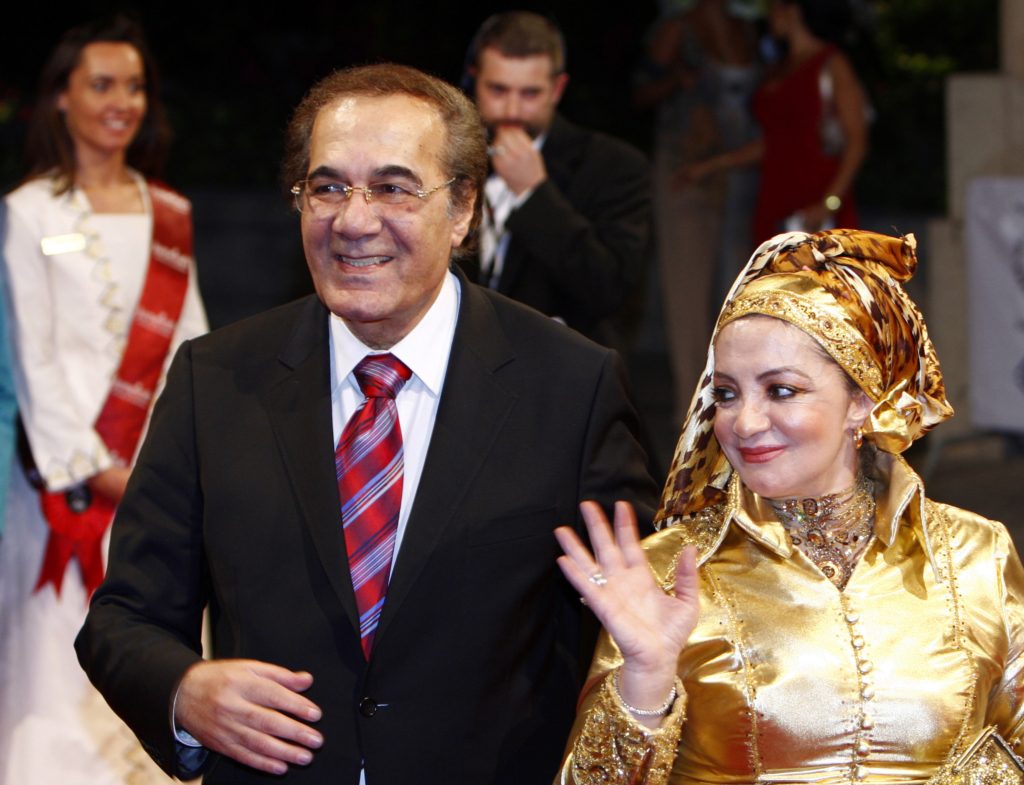 رويترز/ الفنان المصري محمود ياسين وزوجته شهيرة