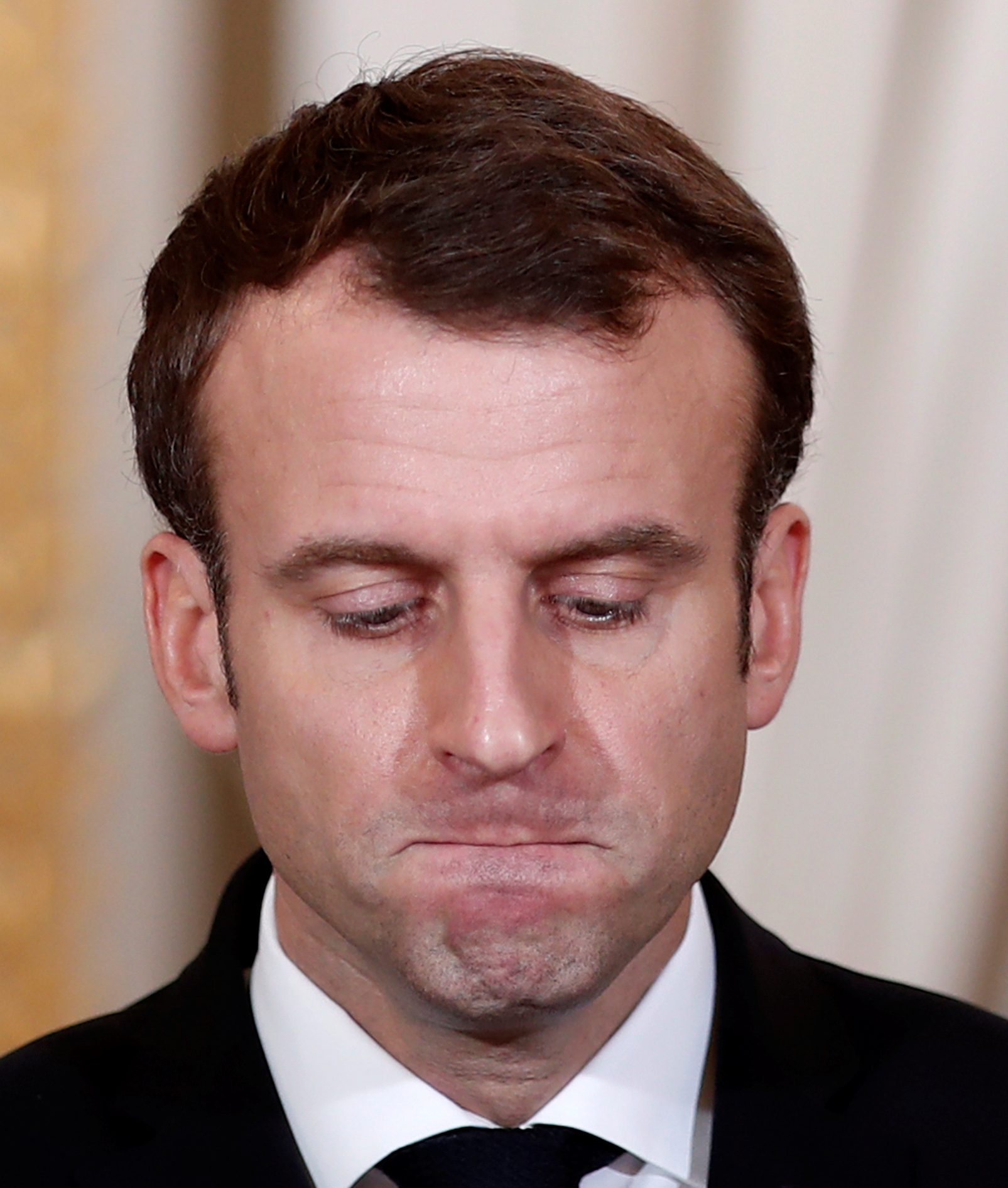 ماكرون: لا شيء يجعلنا نتراجع أبداً.. خارجية بلاده تخاطب الدول الإسلامية: أوقفوا فوراً مقاطعة منتجاتنا