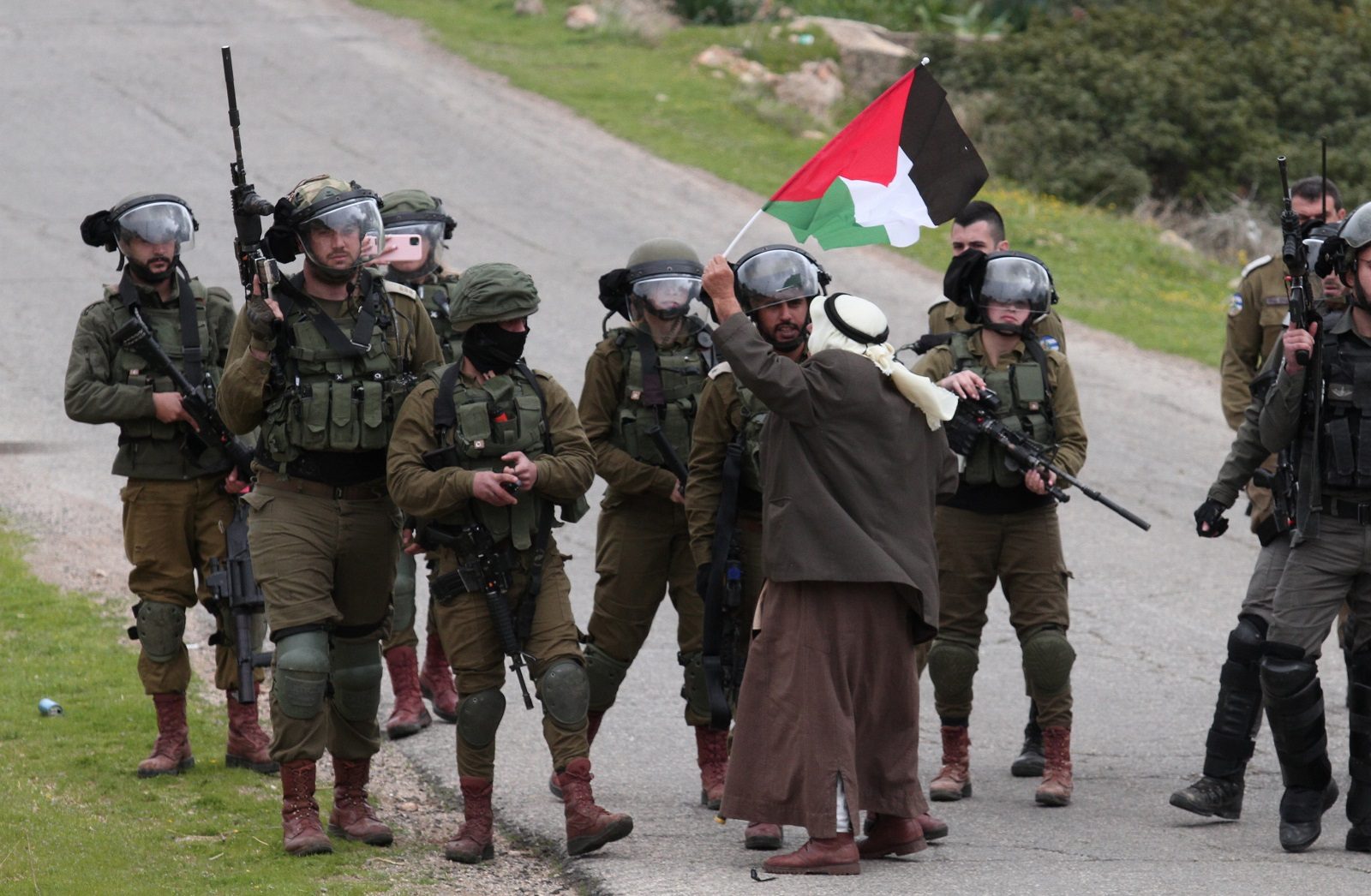 الشعوب العربية ترفض التطبيع.. استطلاع ضخم شمل 13 دولة يُظهر معارضة واسعة للعلاقات مع إسرائيل