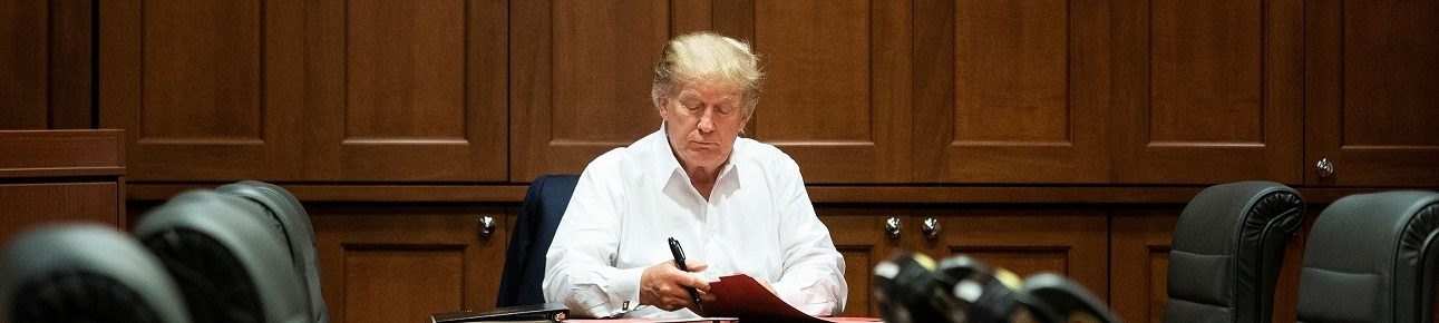 48 ساعة حاسمة لترامب.. أول ظهور لرئيس أمريكا من المستشفى بدا فيه مُتعباً من كورونا (فيديو)