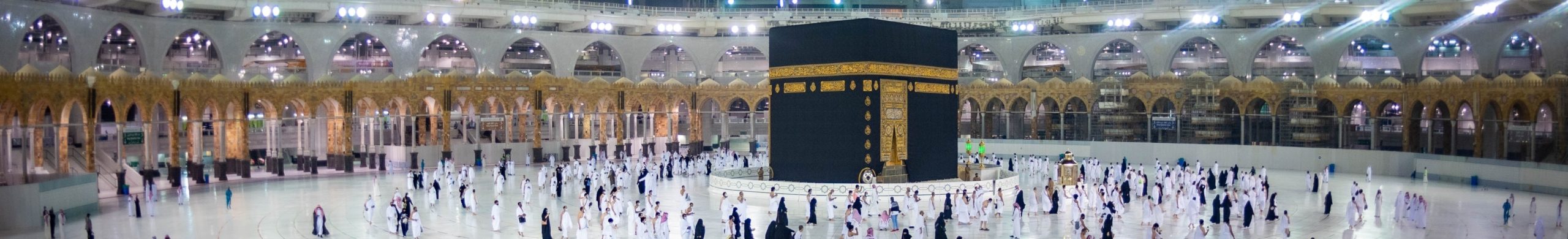 بعد 7 أشهر من الإغلاق .. عودة الصلاة إلى ساحات الحرم المكي وروضة المسجد النبوي (فيديو)