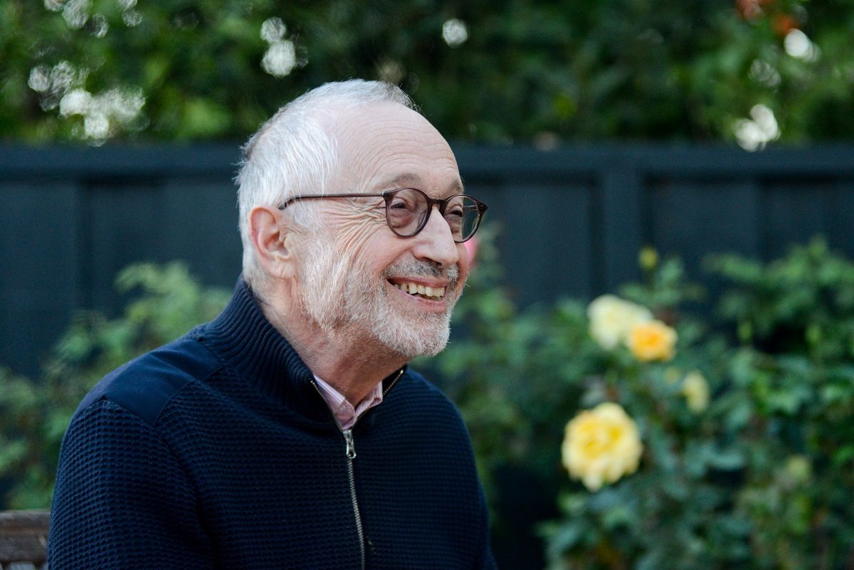 أيقظوا أحدهما من النوم وقالوا له: “لقد فزت”.. فيديو لاستقبال عالِمَين أمريكيين خبر فوزهما بجائزة نوبل