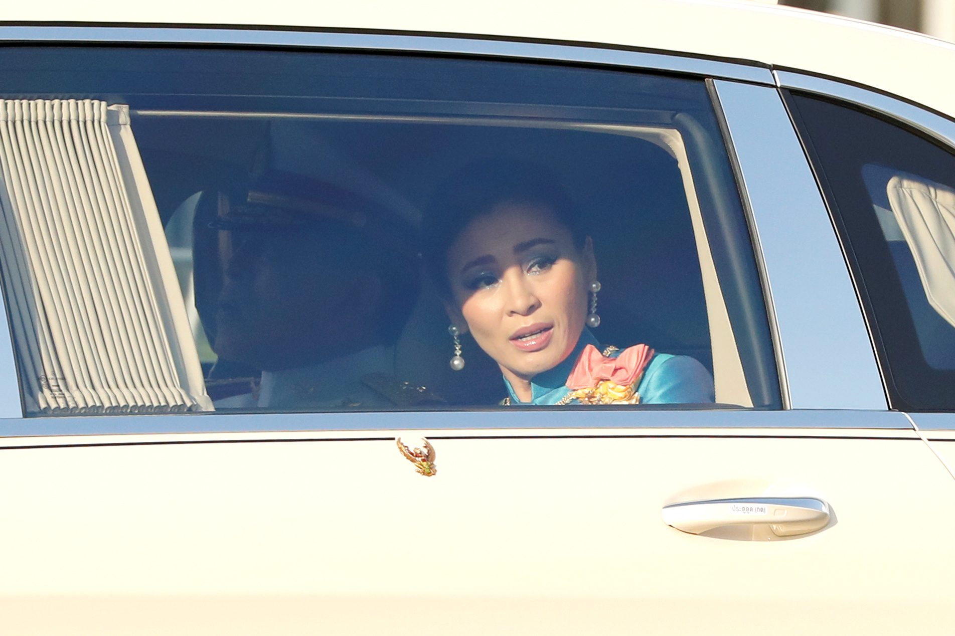 يواجهان السجن مدى الحياة بسبب صراخهما واحتجاجاتهما.. اعتقال متظاهرَين في تايلاند بتهمة “العنف ضد الملكة”